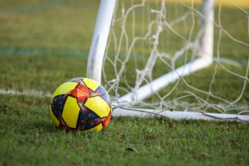 诺伊尔欧冠淘汰赛零扑救丢5球创16年尴尬纪录（配图示意）